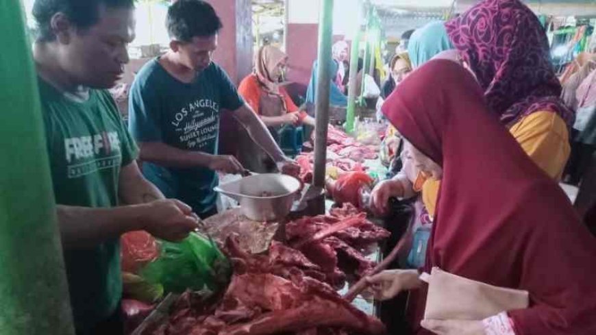 Menjelang Idul Adha, Harga Daging Naik, Daging Beku Jadi Andalan di Mataram