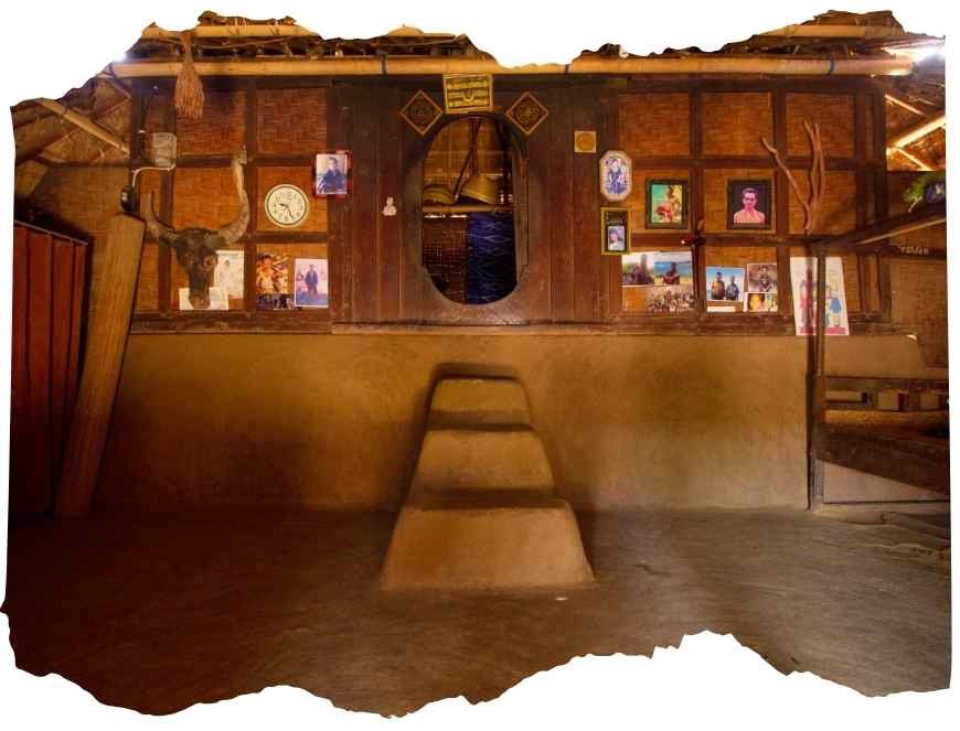  Lantai dari Campuran Tanah Liat dan Kotoran Kerbau